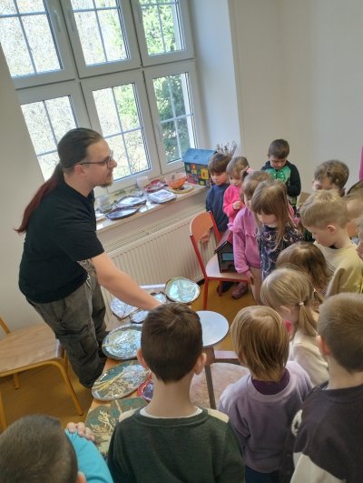 Mali turyści w Majdanie Ostrowskim